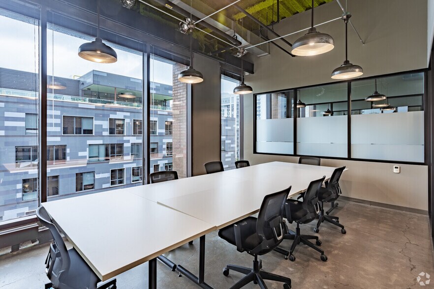 More Photos Of 1165 N Clark St, Chicago Coworking Space