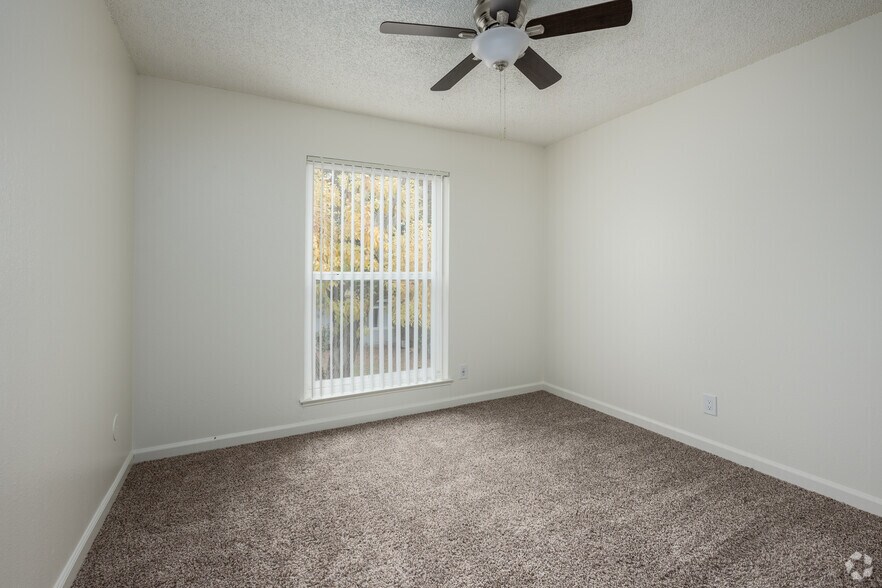 More Photos Of 5500 Foothill Gardens Ct, Sacramento Apartments For Sale