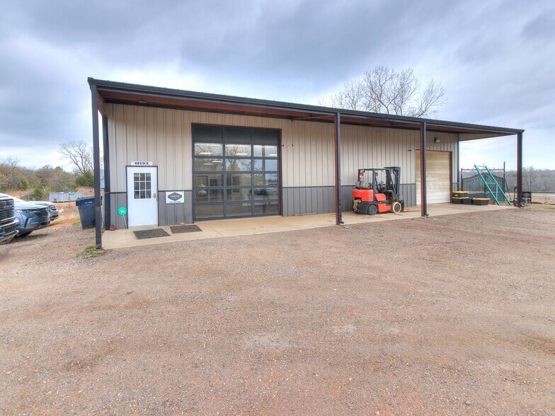 More Photos Of 6625 S Hiwassee Rd, Oklahoma City Showroom For Sale