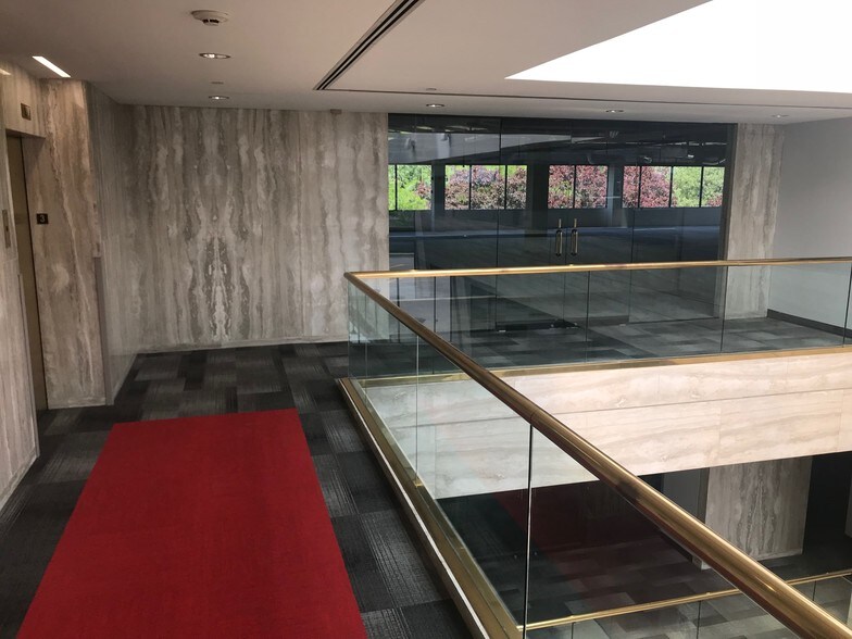 More Photos Of 1300 Higgins Rd, Park Ridge Office For Sale