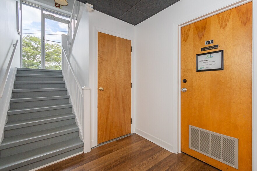 More Photos Of 210 N McDuffie St, Anderson Office For Sale