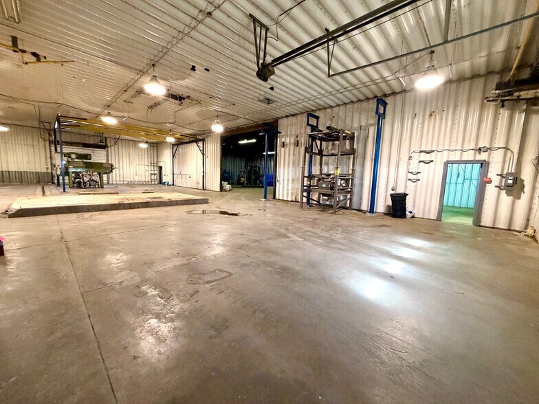 More Photos Of 4303 E 39th St, Kearney Warehouse For Sale