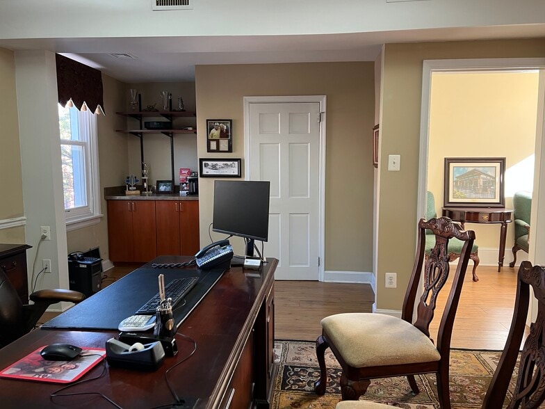 More Photos Of 528 Swede St, Norristown Office For Sale