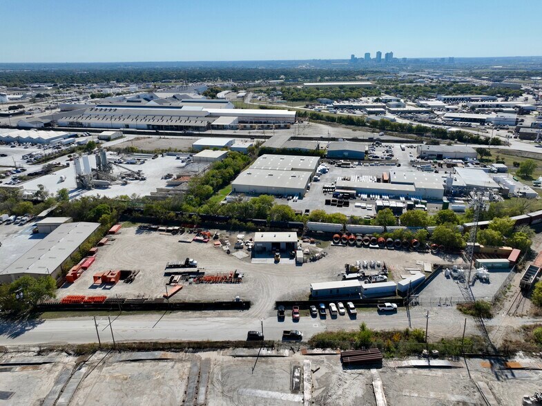 More Photos Of 2420 NE 35th St, Fort Worth Service For Lease