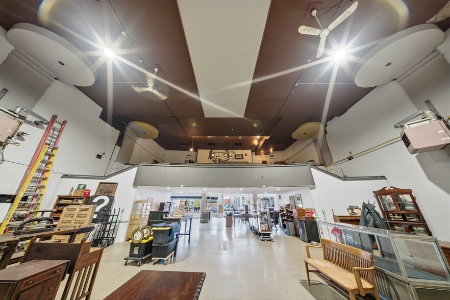 More Photos Of 195 Ottawa St N, Hamilton Storefront For Sale