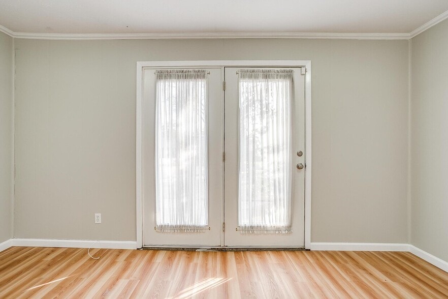 More Photos Of 2418 Cales Dr, Arlington Office Residential For Sale