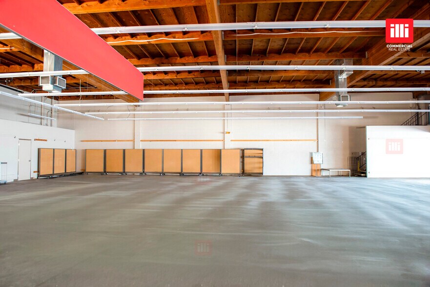 More Photos Of 901 Santa Monica Blvd, Santa Monica Freestanding For Sale