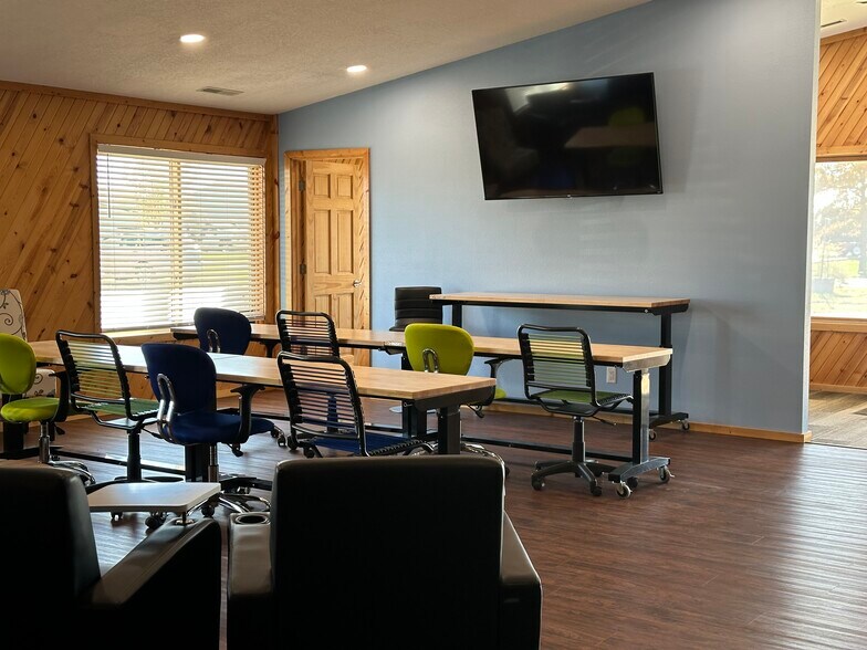 More Photos Of 2213 229th Pl, Ames Office For Lease