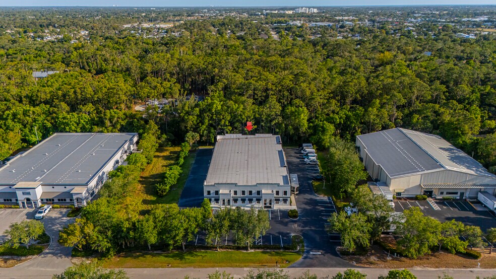 More Photos Of 3550 Westview Dr, Naples Showroom For Sale