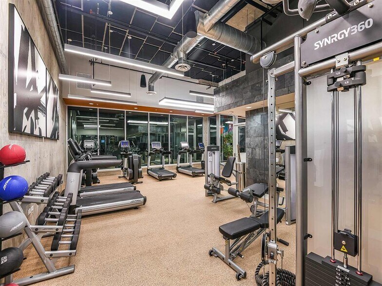 More Photos Of 1110 F St, San Diego Apartments For Lease