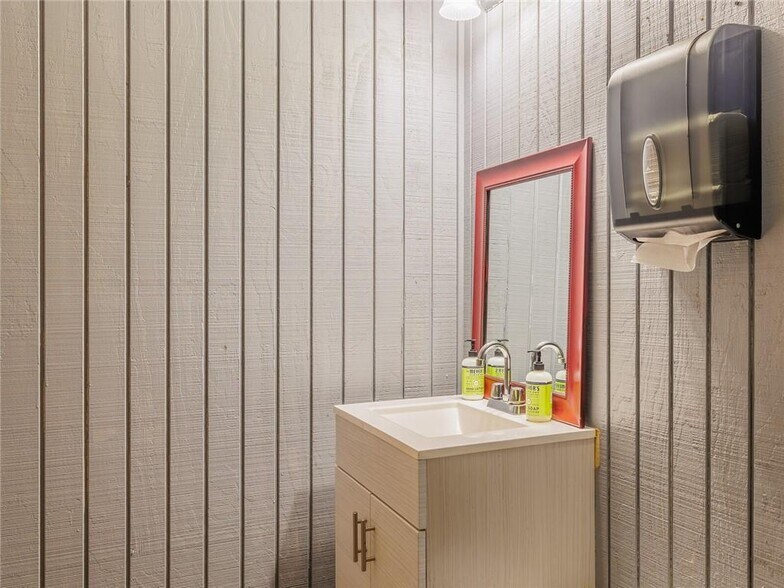 More Photos Of 744 FM 609, La Grange Service For Lease