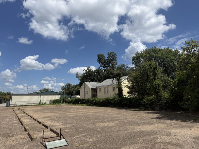 More Photos Of 611 W Woldert St, Tyler Hospitality For Sale