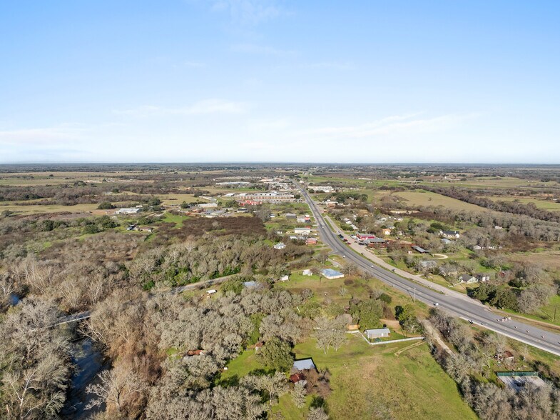 More Photos Of 1417 W State Highway 71, La Grange General Retail For Lease