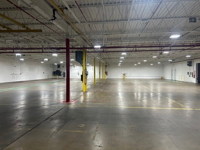 More Photos Of 301 E Simonton St, Elkhart Industrial For Lease