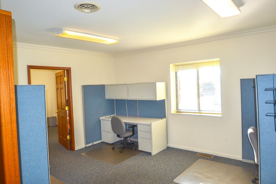More Photos Of 1050 S Milford Rd, Highland Township Medical For Lease