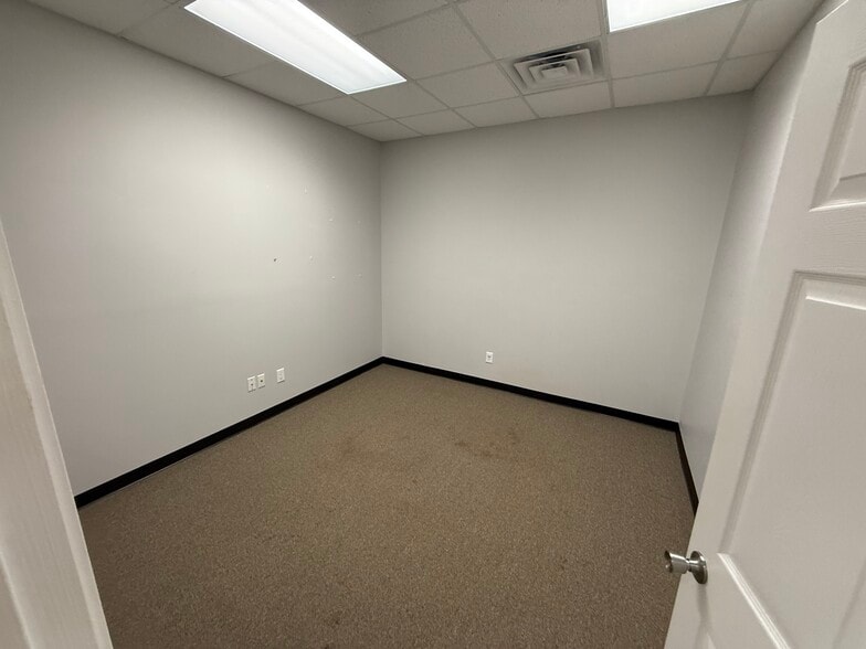 More Photos Of 319 Garlington Rd, Greenville Light Distribution For Lease