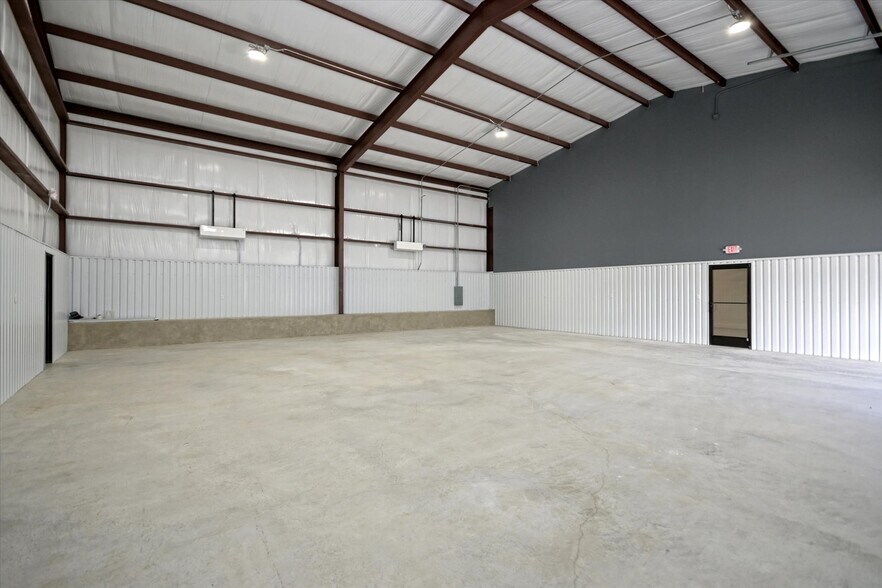 More Photos Of 451 Farrell Rd, Dripping Springs Light Distribution For Sale