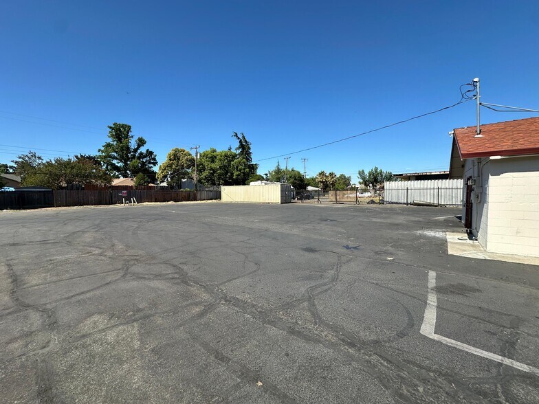 More Photos Of 5026 Fruitridge Rd, Sacramento Medical For Lease