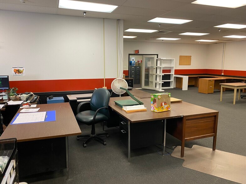 More Photos Of 100 Church St, Millersburg Service For Lease