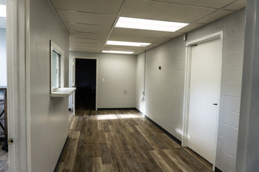 More Photos Of 136 Beattie St, Syracuse Flex For Sale