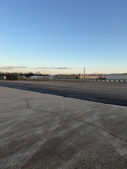 More Photos Of 640 Industrial Rd, Savannah Light Distribution For Lease