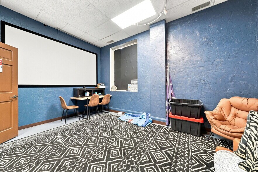 More Photos Of 68 W Maiden St, Washington Freestanding For Sale