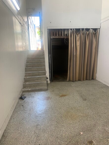 More Photos Of 180 S Alvarado St, Los Angeles Light Distribution For Lease