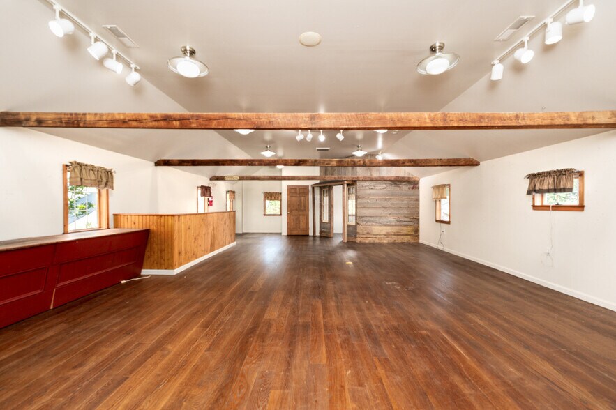 More Photos Of 7 W Belle St, Ridgely Storefront For Sale