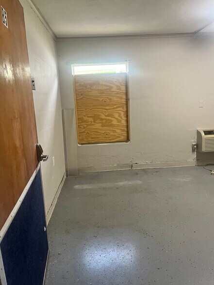 More Photos Of 8060 Stinson St, Milan Specialty For Sale