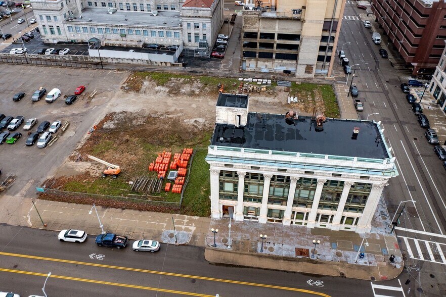 More Photos Of 115 W 4th St, Dayton Office For Sale