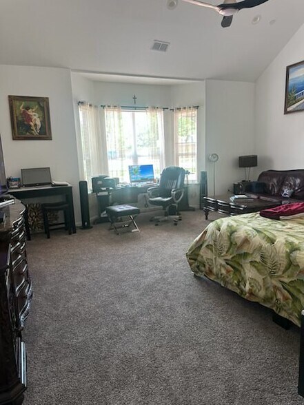 More Photos Of 703 E Oates Rd, Garland Unknown For Lease
