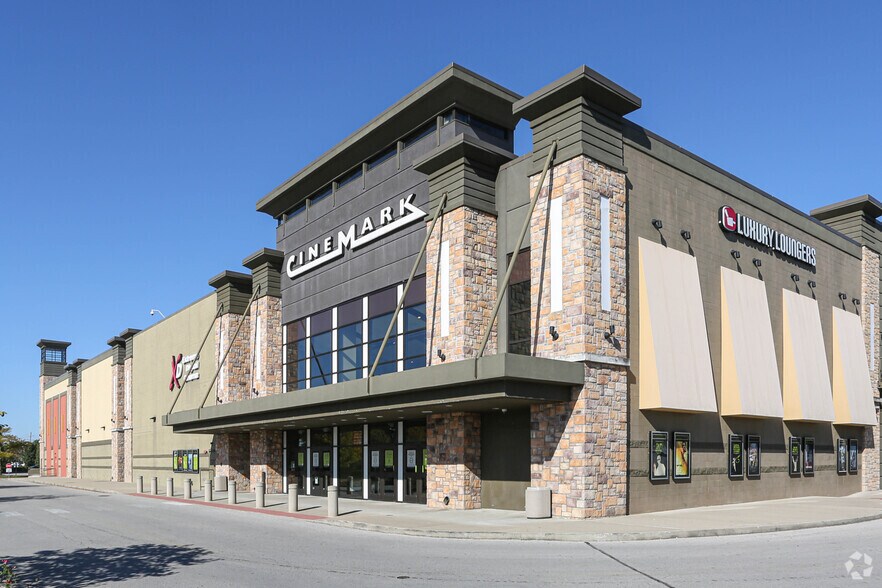 More Photos Of 5000 Shelbyville Rd, Louisville Freestanding For Lease