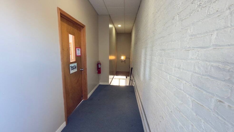 More Photos Of 5527-5543 N Broadway St, Chicago Loft Creative Space For Lease
