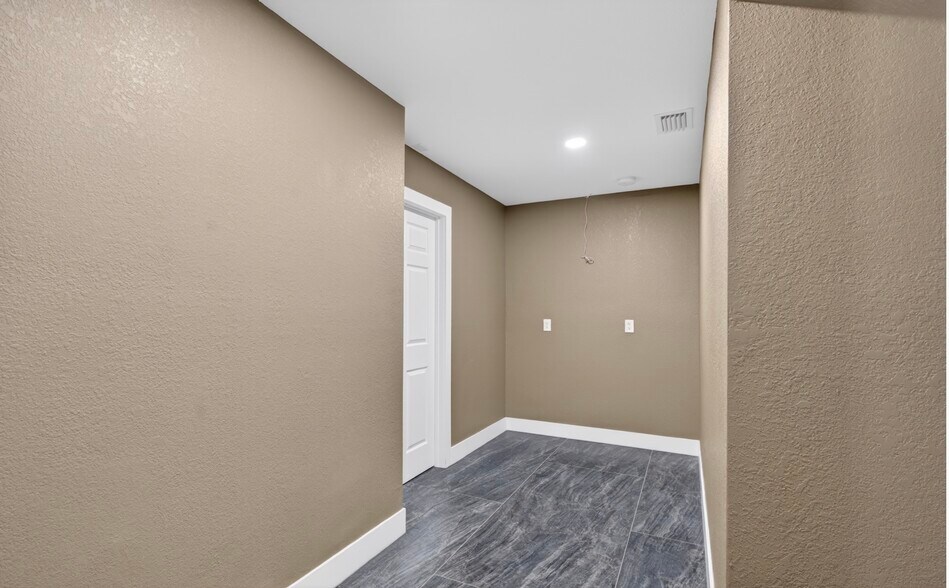 More Photos Of 236 Pondella Rd, North Fort Myers Auto Repair For Sale