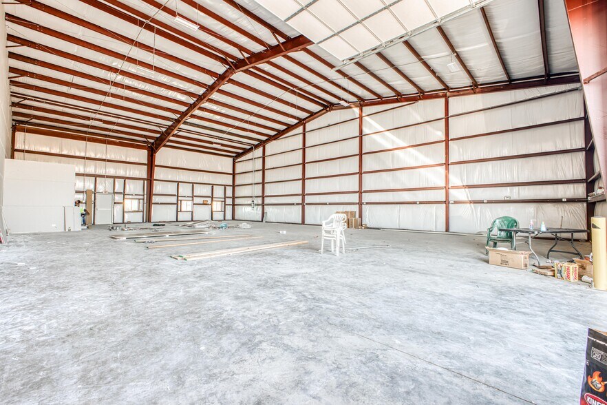More Photos Of 10100 Railroad Dr., El Paso Warehouse For Lease