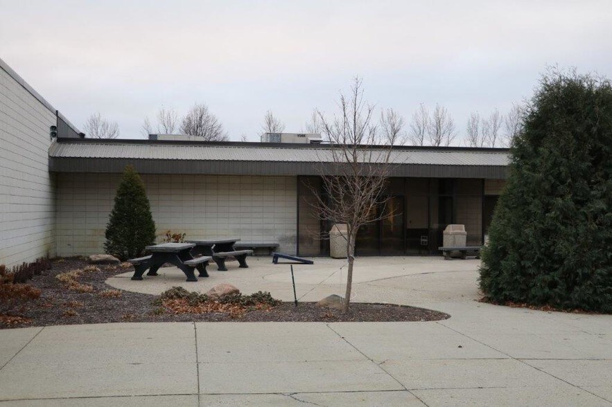 More Photos Of 2300 Brown Ave, Waseca Manufacturing For Sale