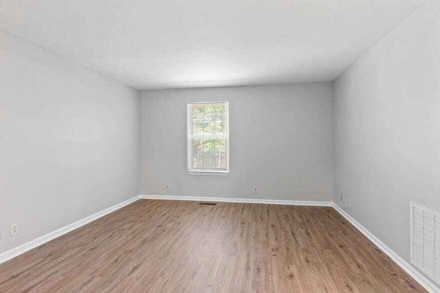 More Photos Of 155 Jack Miller Blvd, Clarksville Apartments For Sale