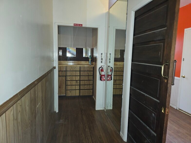 More Photos Of 6836 Palm Ave, Highland Office For Sale