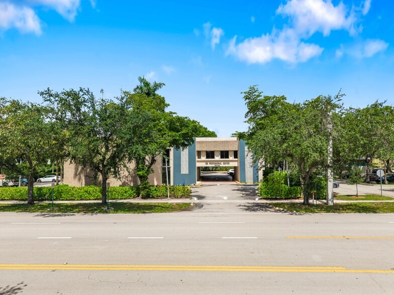 Primary Photo Of 150 NW 70th Ave, Plantation Medical For Lease