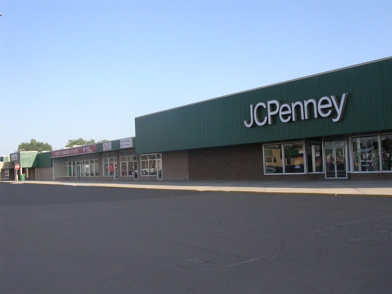 More Photos Of 100 Broadway St, Sterling Unknown For Lease