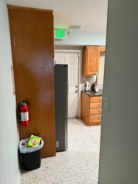 More Photos Of 3111 26th St W, Bradenton Flex For Sale