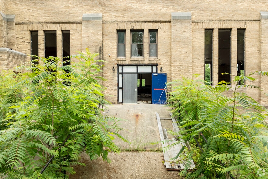 More Photos Of 1101 Chavez Dr, Flint Specialty For Lease