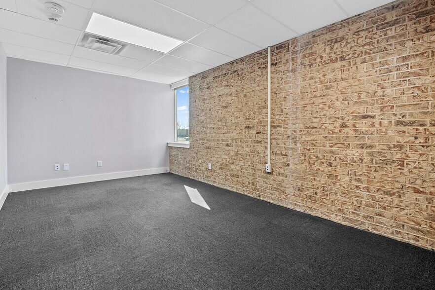 More Photos Of 2300 E 14th St, Tulsa Office For Lease