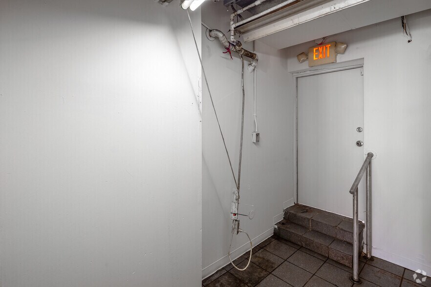 More Photos Of 233-235 11th St, Miami Beach Storefront Retail Residential For Lease