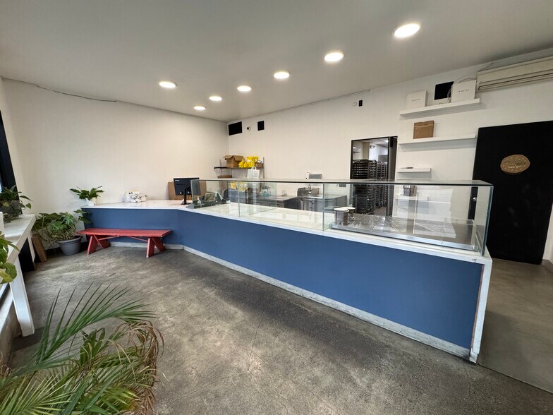 More Photos Of 826 Pico Blvd, Santa Monica Storefront For Sale