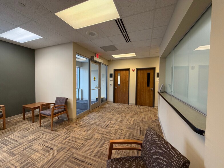 More Photos Of 985 Gezon Pky SW, Grand Rapids Medical For Lease