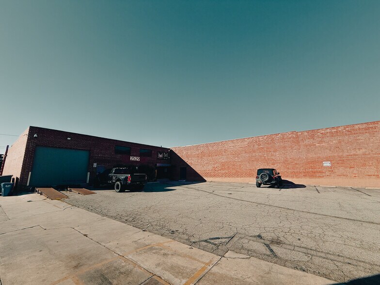 More Photos Of 2523-2529 N Ontario St, Burbank Service For Lease
