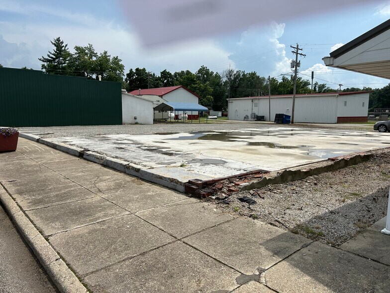 More Photos Of 107 Main st, Hutsonville Land For Sale