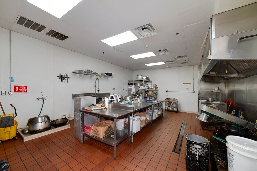 More Photos Of 3720 Bloomfield Village Dr, Macon-Bibb Storefront For Sale