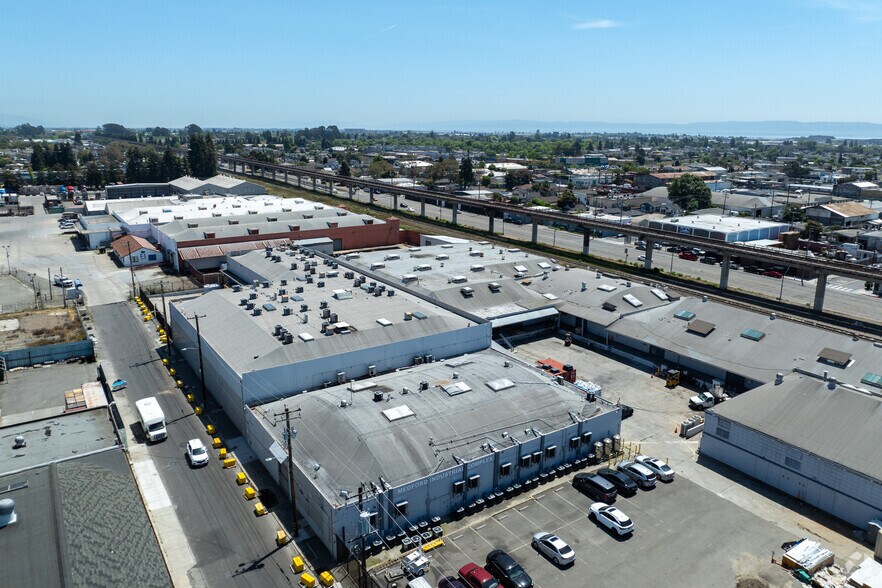 More Photos Of 916 98th Ave, Oakland Unknown For Lease